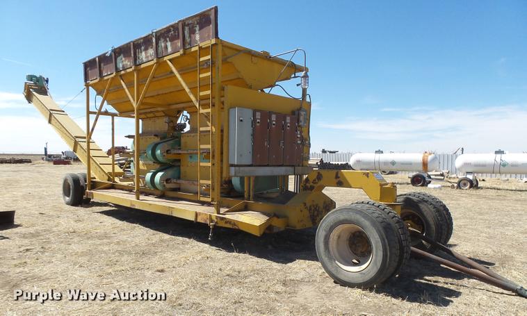 image for item DB1958 Ferrell-Ross mobile corn roller