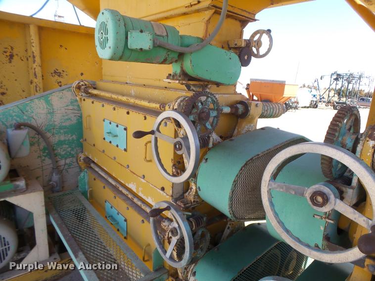 image for item DB1958 Ferrell-Ross mobile corn roller
