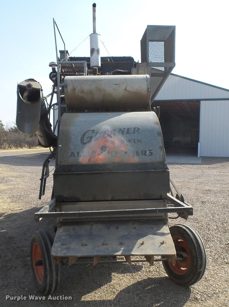 image for item DB1977 Gleaner E combine