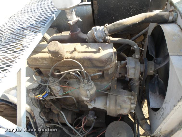 image for item DB1977 Gleaner E combine