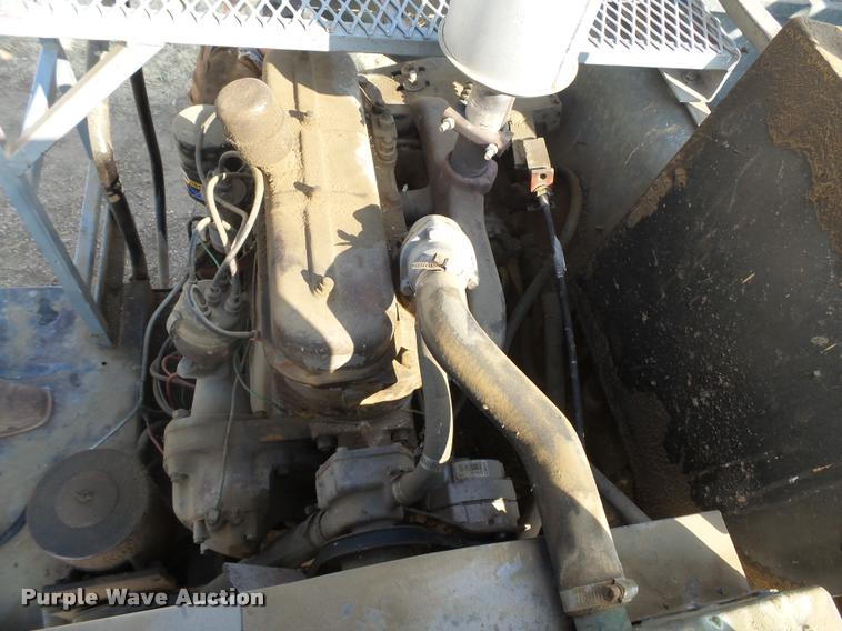 image for item DB1977 Gleaner E combine