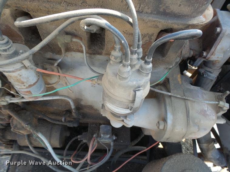 image for item DB1977 Gleaner E combine