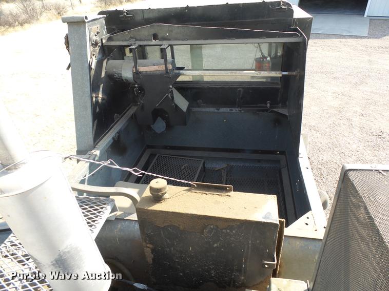 image for item DB1977 Gleaner E combine