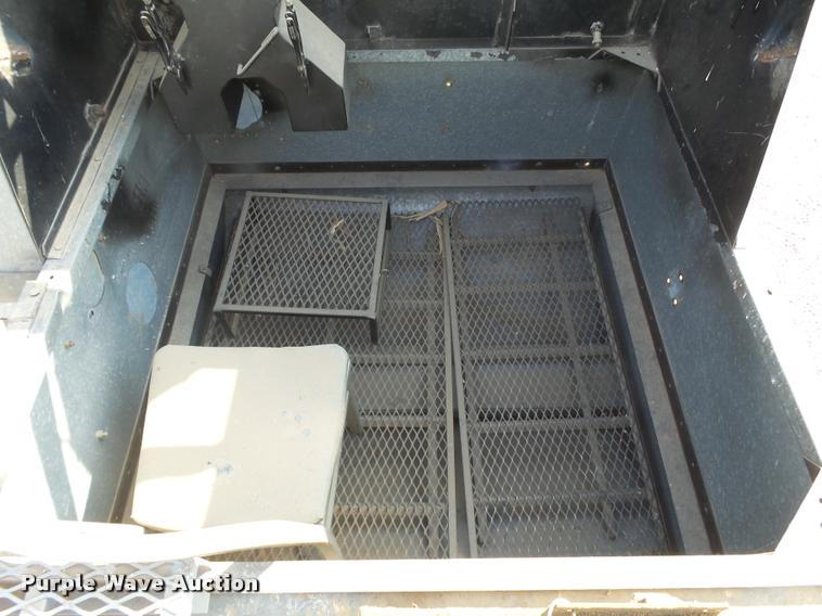 image for item DB1977 Gleaner E combine