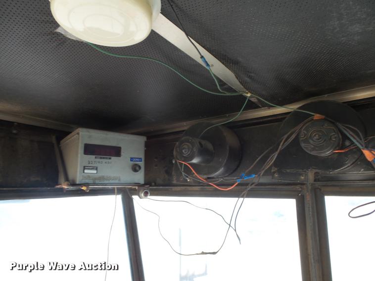 image for item DB1977 Gleaner E combine