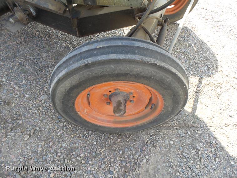 image for item DB1977 Gleaner E combine