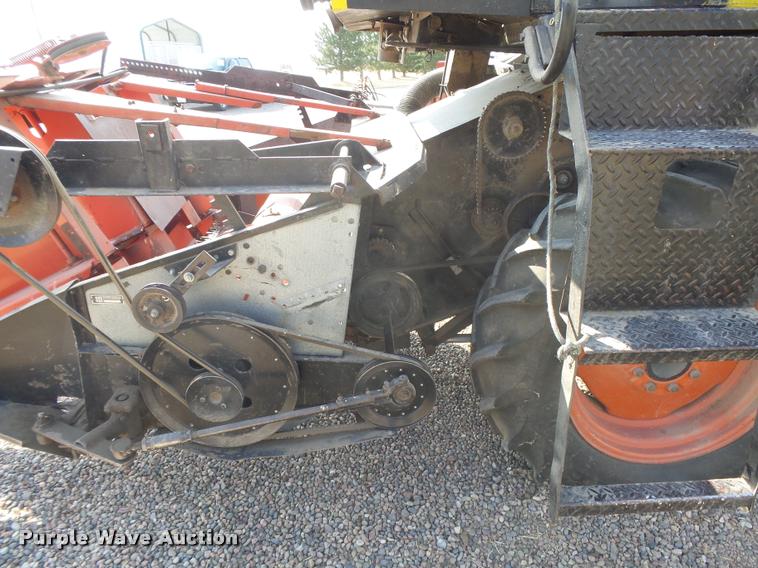 image for item DB1977 Gleaner E combine
