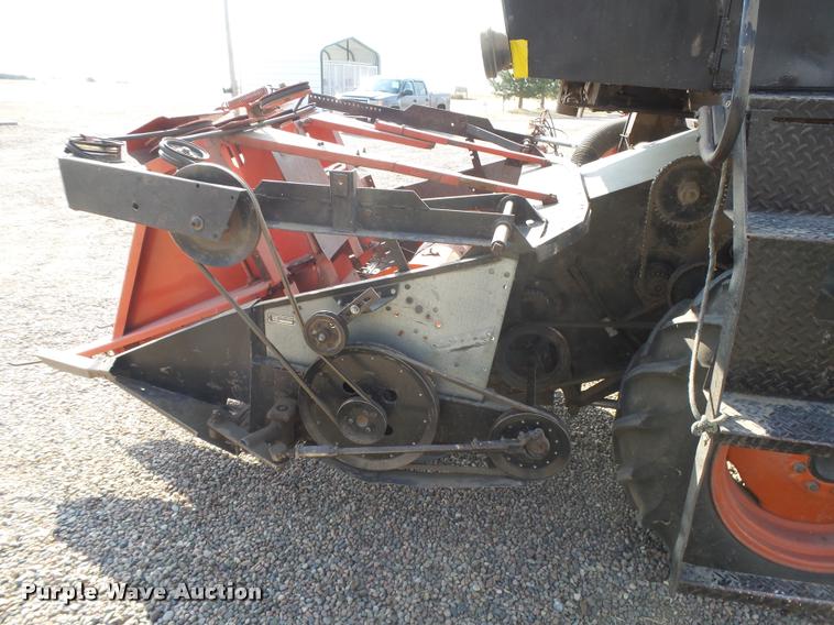 image for item DB1977 Gleaner E combine