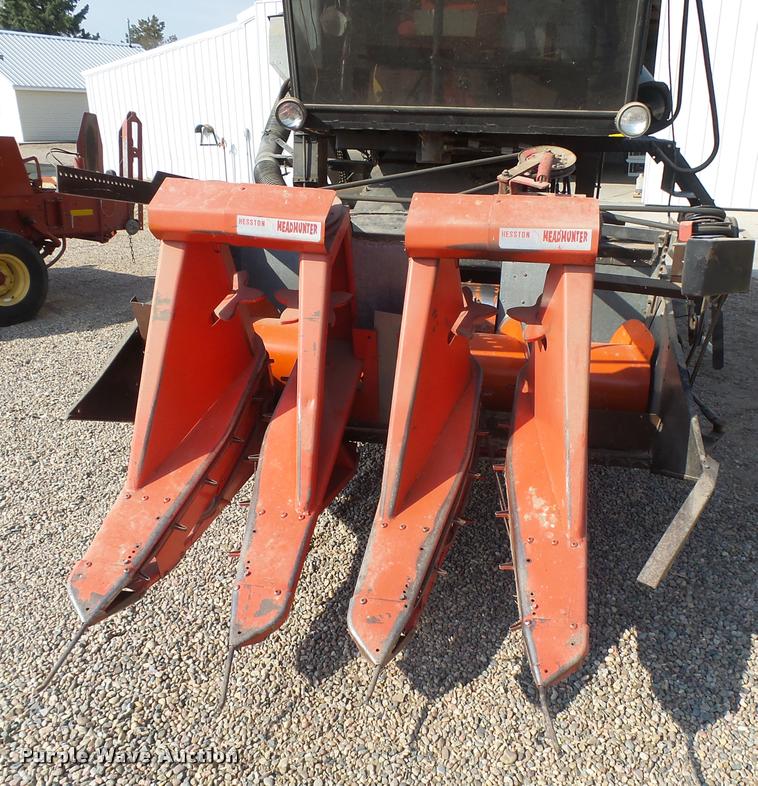 image for item DB1977 Gleaner E combine