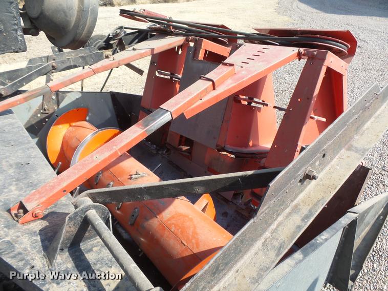 image for item DB1977 Gleaner E combine