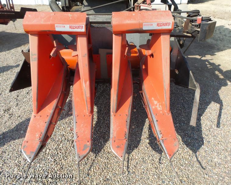 image for item DB1977 Gleaner E combine