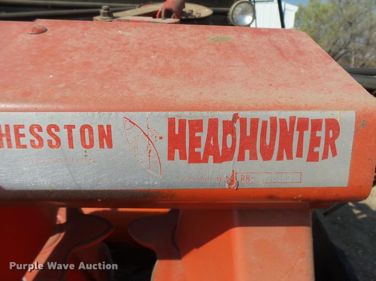 image for item DB1977 Gleaner E combine