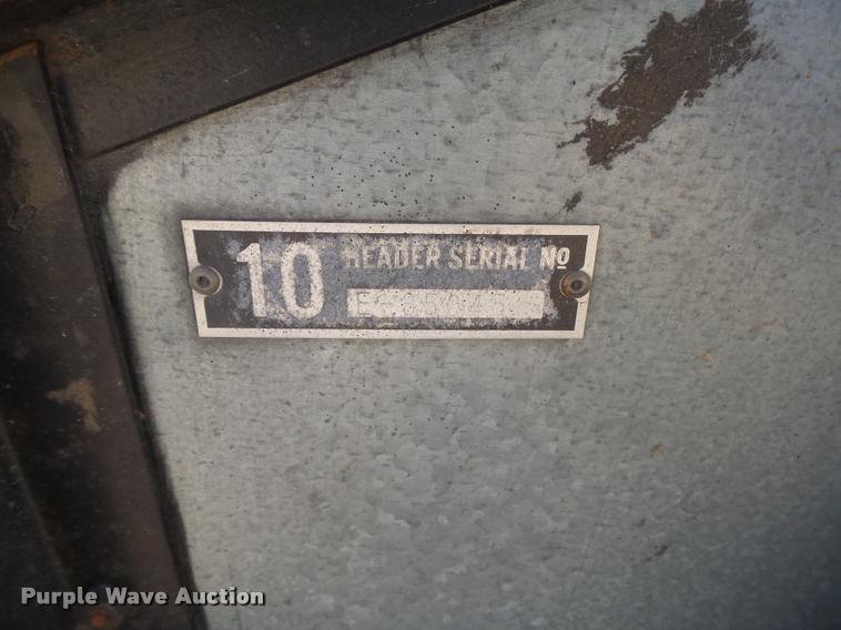 image for item DB1977 Gleaner E combine