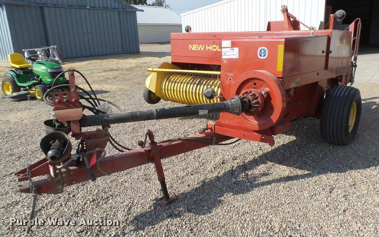 image for item DB1978 New Holland 575 square baler
