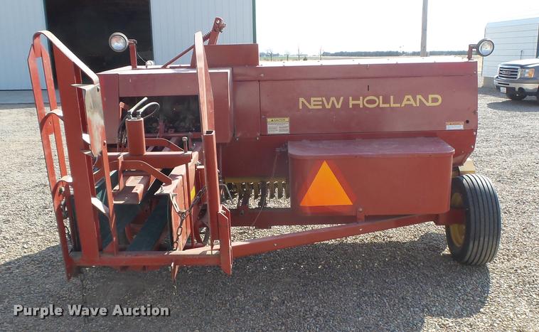 image for item DB1978 New Holland 575 square baler