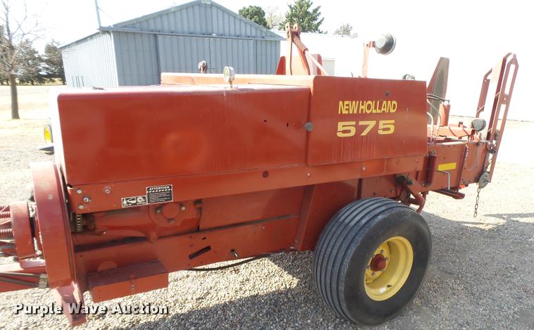 image for item DB1978 New Holland 575 square baler