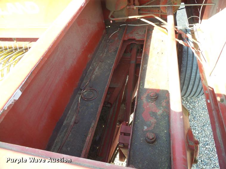 image for item DB1978 New Holland 575 square baler