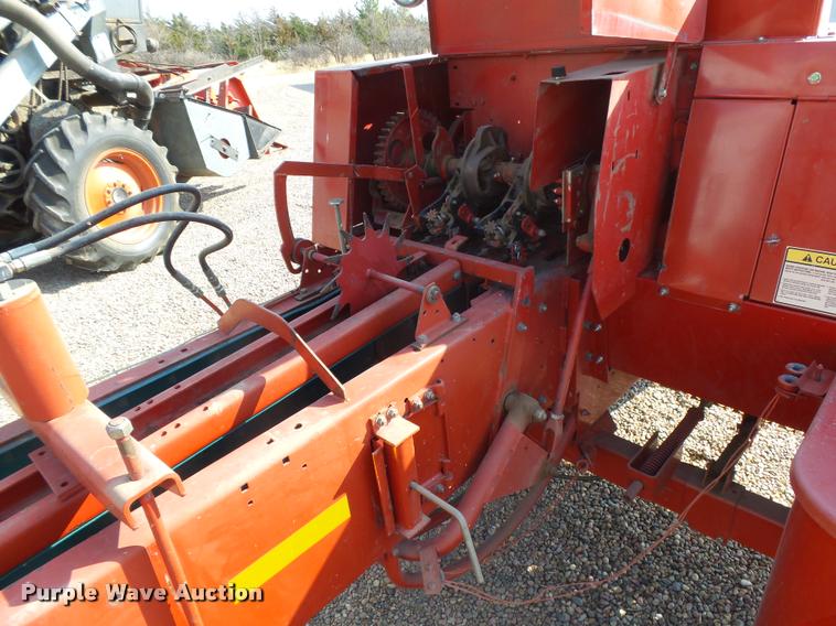 image for item DB1978 New Holland 575 square baler
