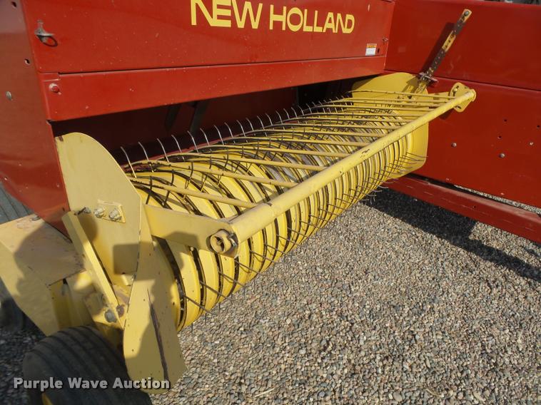 image for item DB1978 New Holland 575 square baler