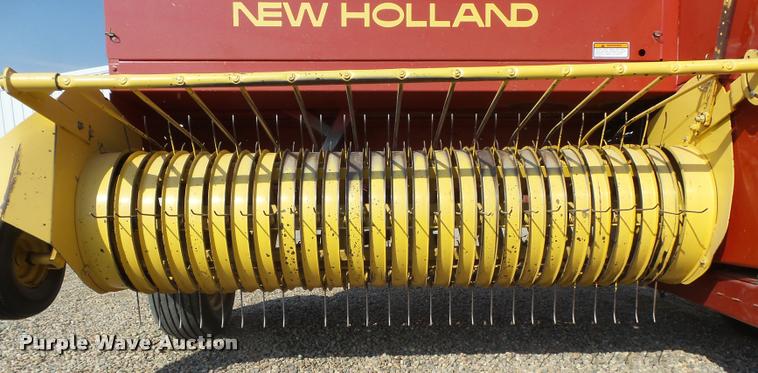 image for item DB1978 New Holland 575 square baler