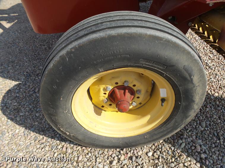 image for item DB1978 New Holland 575 square baler