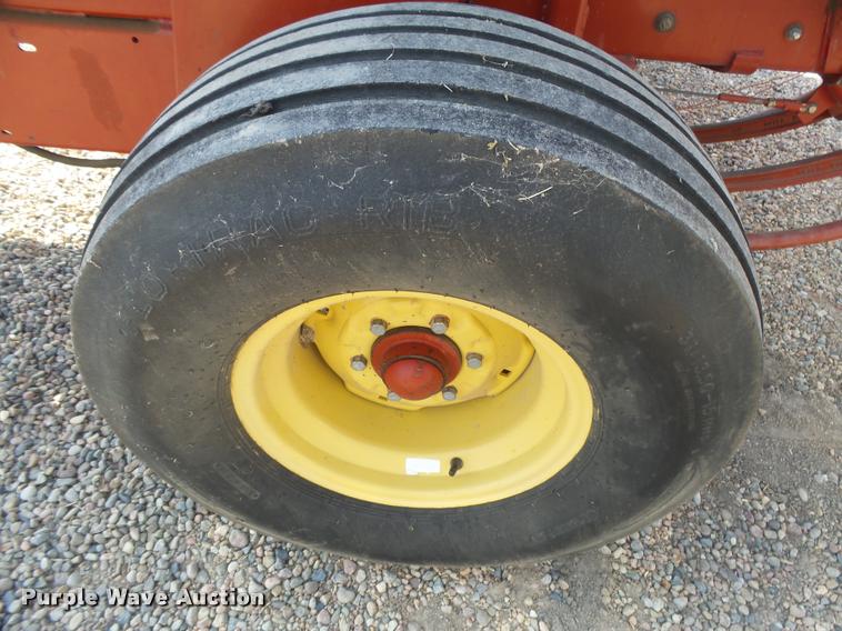 image for item DB1978 New Holland 575 square baler
