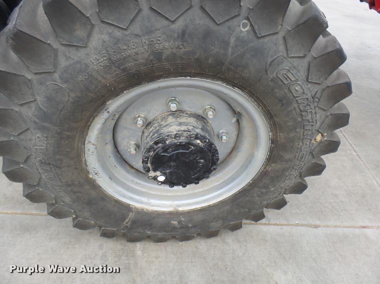 image for item DB2479 Mahindra 5555 MFWD tractor