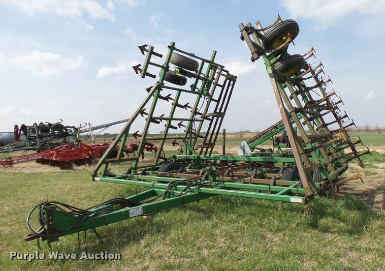 image for item DB2498 John Deere 960 field cultivator