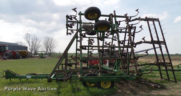 image for item DB2498 John Deere 960 field cultivator