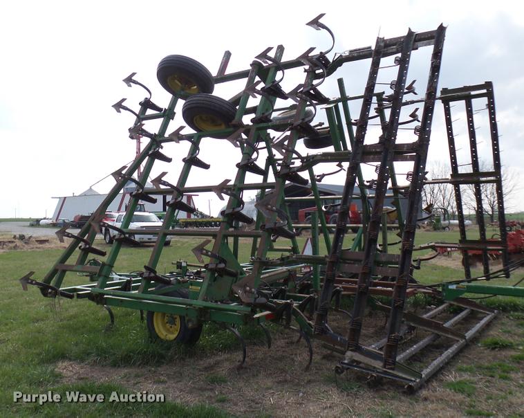 image for item DB2498 John Deere 960 field cultivator