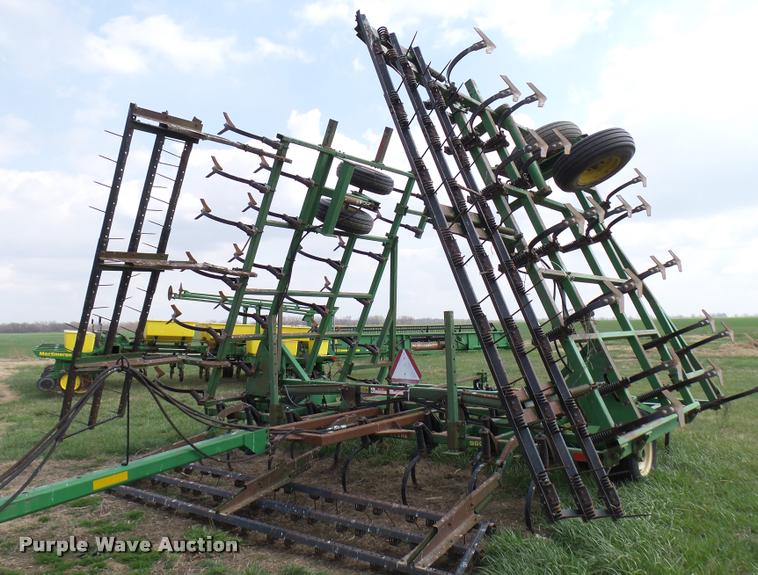 image for item DB2498 John Deere 960 field cultivator