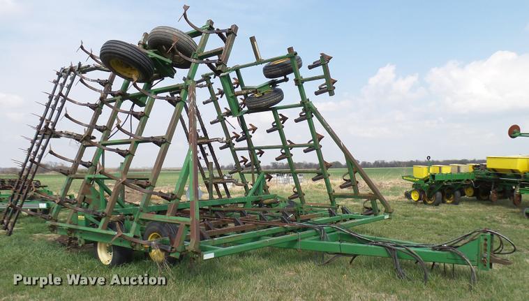 image for item DB2498 John Deere 960 field cultivator
