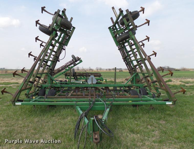 image for item DB2498 John Deere 960 field cultivator