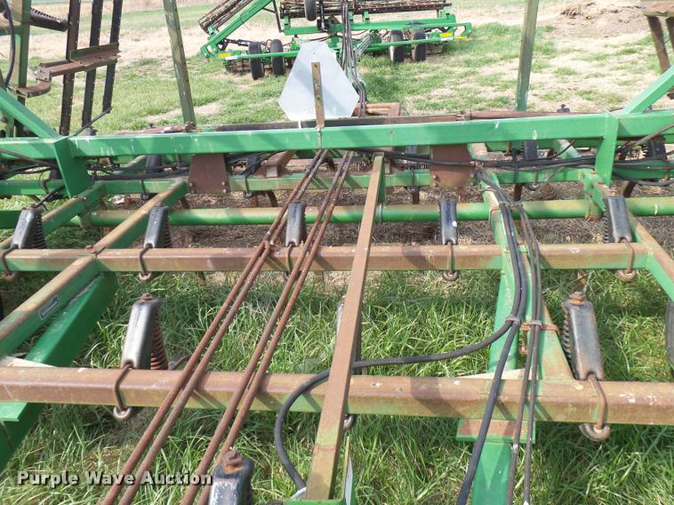 image for item DB2498 John Deere 960 field cultivator