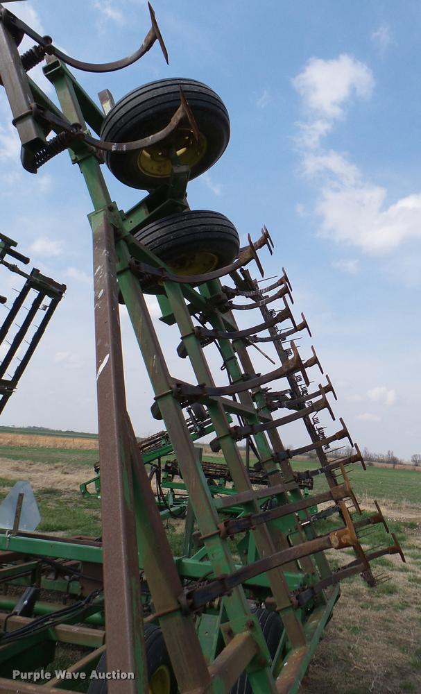 image for item DB2498 John Deere 960 field cultivator