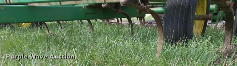 image for item DB2498 John Deere 960 field cultivator