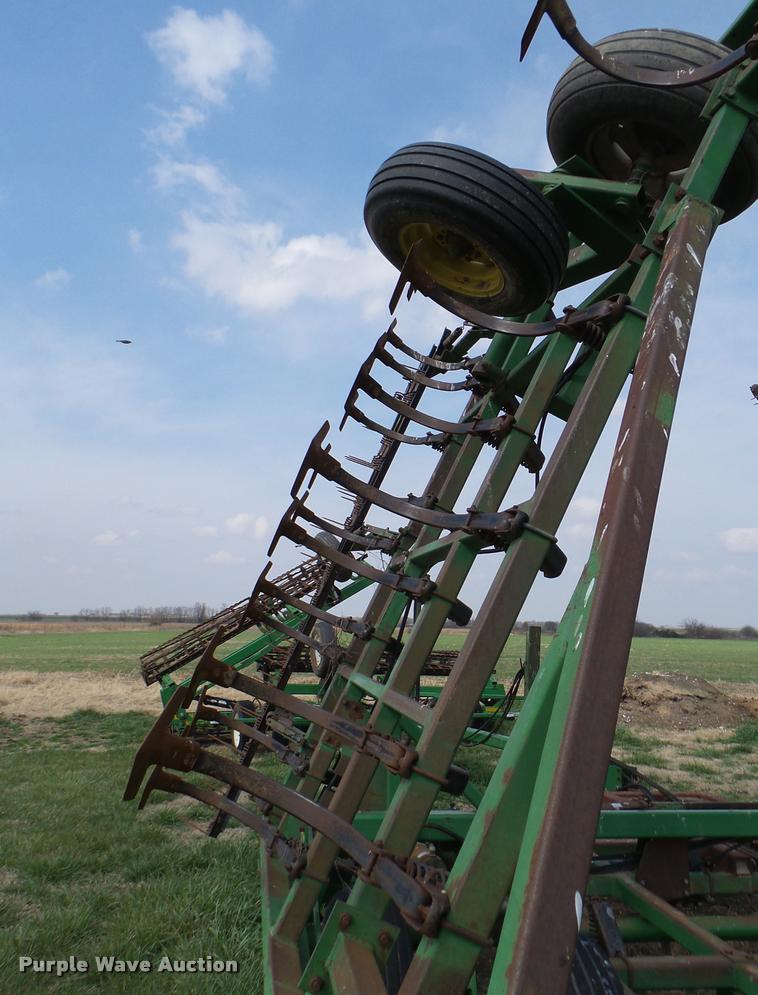 image for item DB2498 John Deere 960 field cultivator