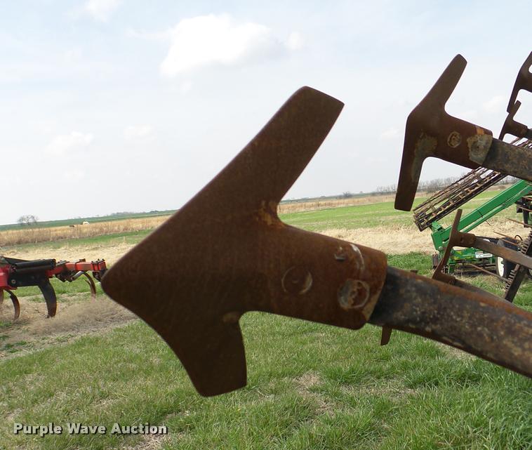 image for item DB2498 John Deere 960 field cultivator