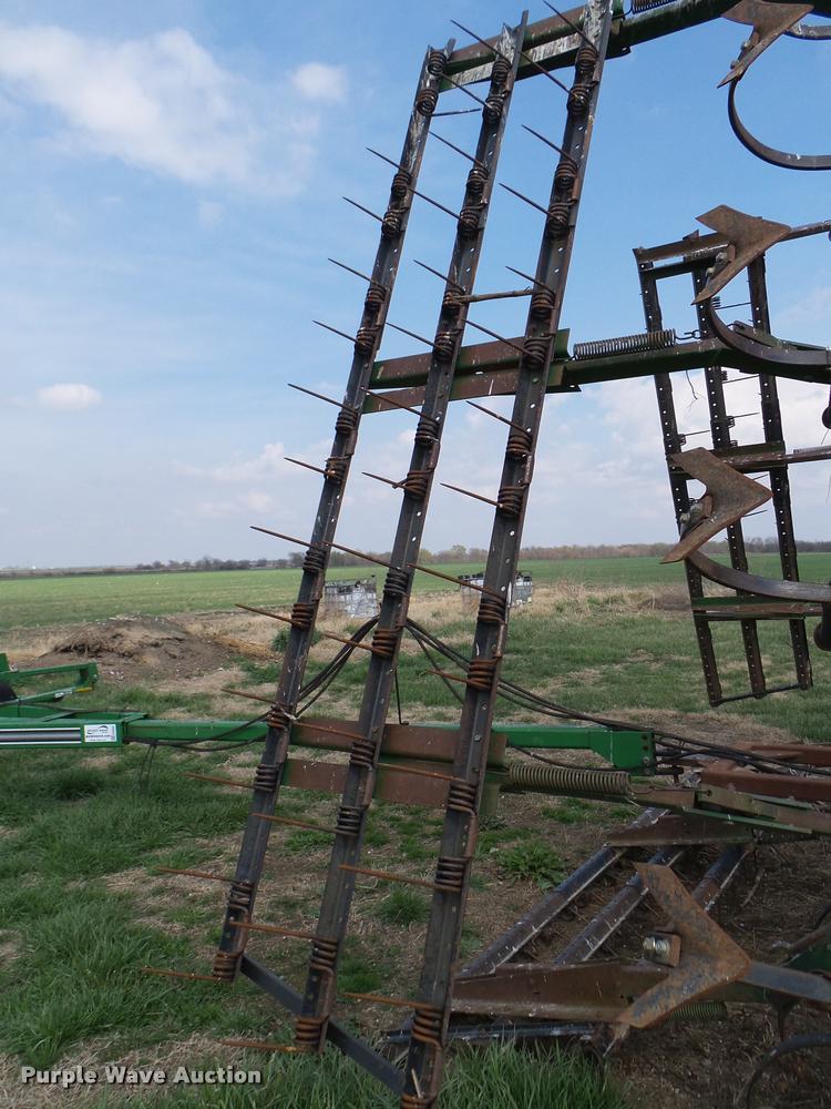 image for item DB2498 John Deere 960 field cultivator