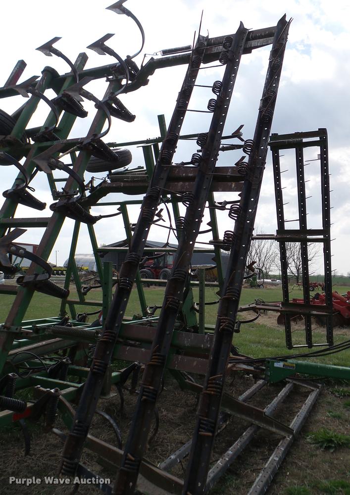 image for item DB2498 John Deere 960 field cultivator