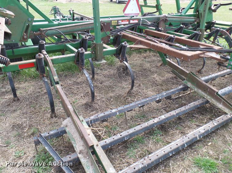 image for item DB2498 John Deere 960 field cultivator