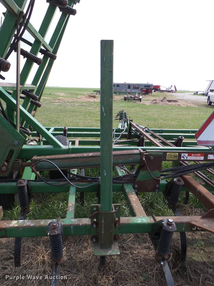 image for item DB2498 John Deere 960 field cultivator