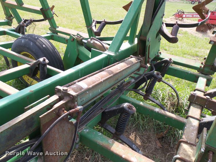 image for item DB2498 John Deere 960 field cultivator