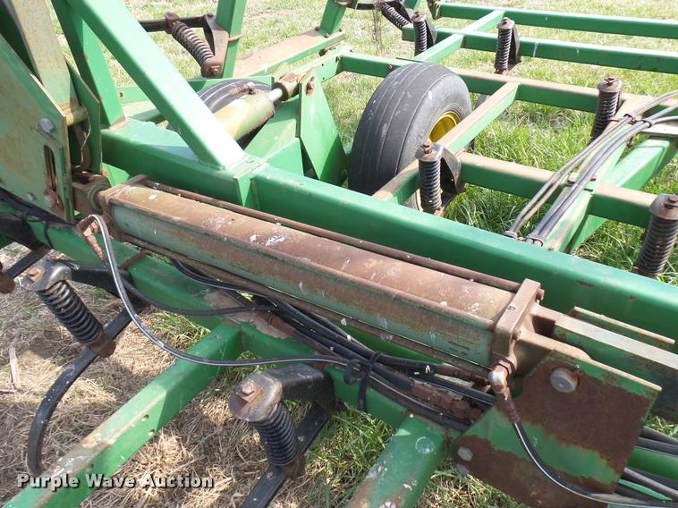 image for item DB2498 John Deere 960 field cultivator
