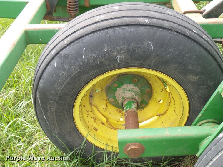 image for item DB2498 John Deere 960 field cultivator