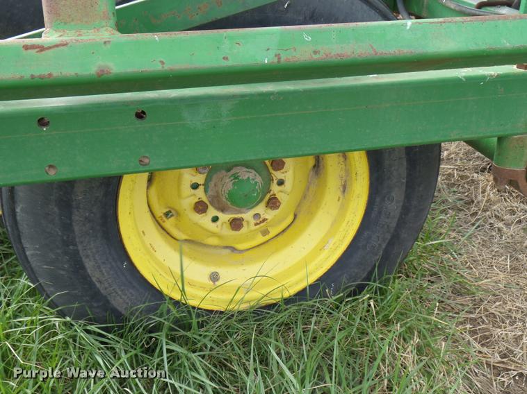 image for item DB2498 John Deere 960 field cultivator