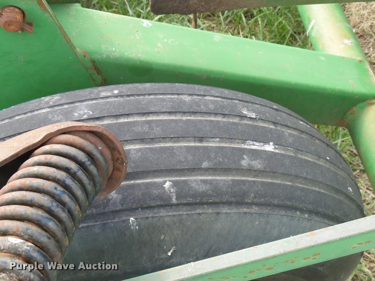 image for item DB2498 John Deere 960 field cultivator
