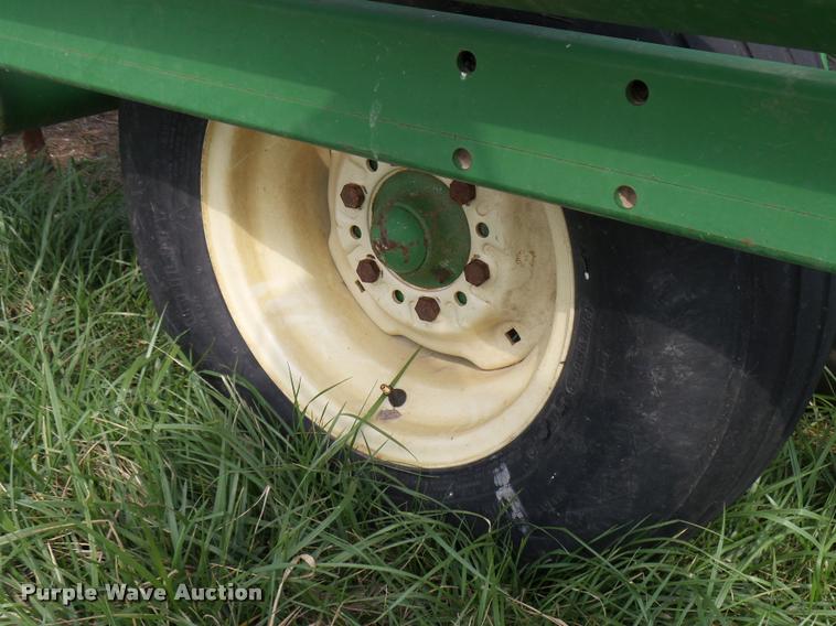 image for item DB2498 John Deere 960 field cultivator