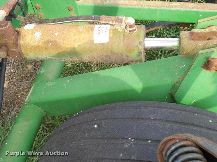 image for item DB2498 John Deere 960 field cultivator