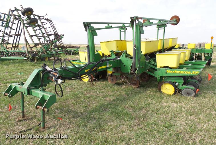 image for item DB2499 John Deere 7000 planter